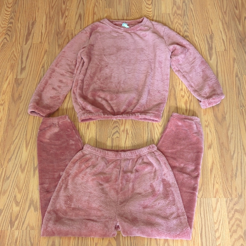 NWT Pistacho Fuzzy Two-Piece Outfit